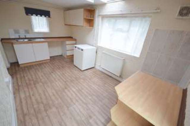  Image of 2 bedroom Flat to rent in Heol Y Plas Llannon Llanelli SA14 at Heol Y Plas Llannon Llanelli, SA14 6AD
