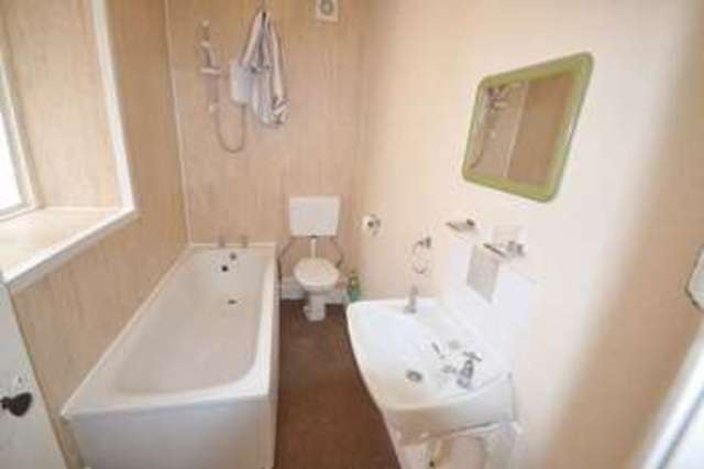  Image of 2 bedroom Flat to rent in Heol Y Plas Llannon Llanelli SA14 at Heol Y Plas Llannon Llanelli, SA14 6AD