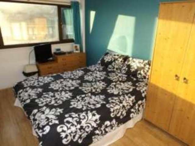  Image of 3 bedroom Terraced house for sale in Hewitt Street Stoke-on-Trent ST6 at Stoke-on-Trent Staffordshire Tunstall, ST6 6JX