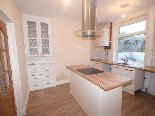  Image of 2 bedroom Terraced house to rent in High Barn Close Rochdale OL11 at Rochdale OL11 3PN Rochdale, OL11 3PN