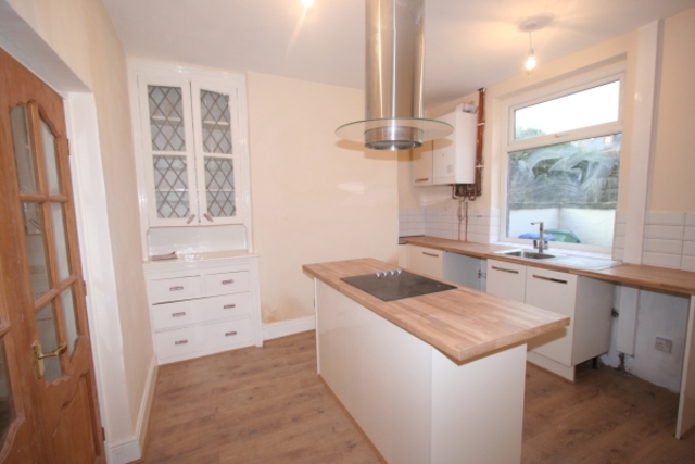  Image of 2 bedroom Terraced house to rent in High Barn Close Rochdale OL11 at Rochdale OL11 3PN Rochdale, OL11 3PN