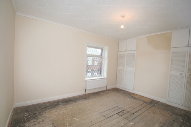  Image of 2 bedroom Terraced house to rent in High Barn Close Rochdale OL11 at Rochdale OL11 3PN Rochdale, OL11 3PN