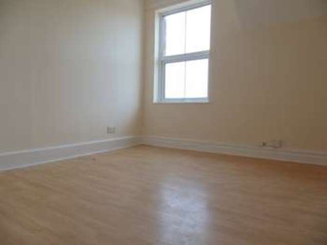  Image of 2 bedroom Flat to rent in High Street Rushden NN10 at Rushden Northatns Rushden, NN10 0PQ