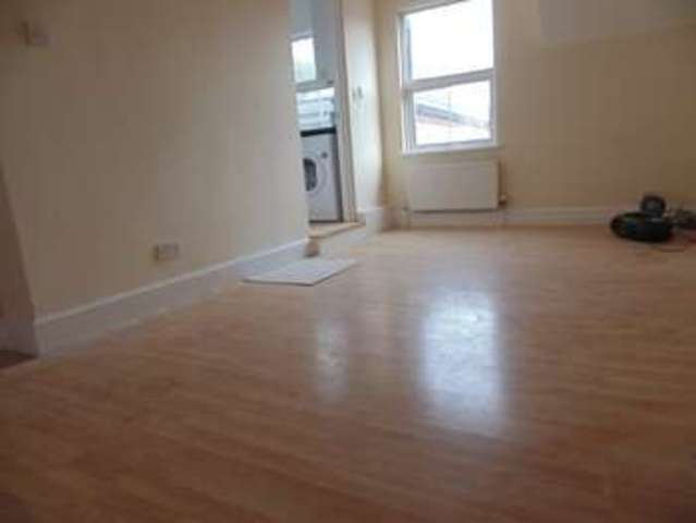  Image of 2 bedroom Flat to rent in High Street Rushden NN10 at Rushden Northatns Rushden, NN10 0PQ