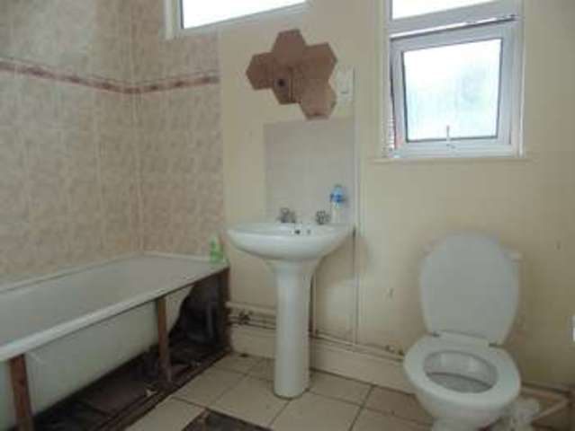  Image of 2 bedroom Flat to rent in High Street Rushden NN10 at Rushden Northamptonshire Rushden, NN10 0PQ