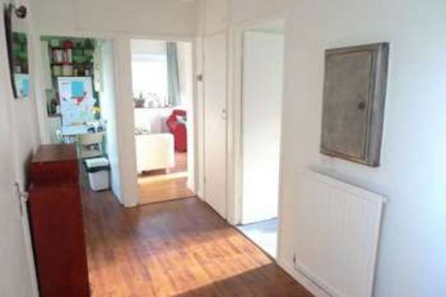  Image of 2 bedroom Flat for sale in Highbury Quadrant London N5 at Highbury Quadrant  London, N5 2UA