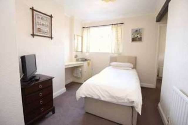  Image of 3 bedroom Detached house for sale in Hillary Road Farnham GU9 at Hillary Road  Farnham, GU9 8QX