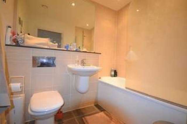  Image of 1 bedroom Flat to rent in Hillyfield London E17 at London, E17 6EQ