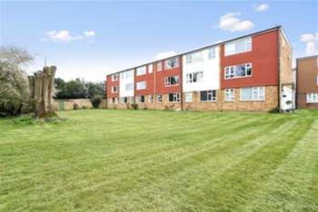  Image of 2 bedroom Maisonette to rent in River View Hollies Court Addlestone KT15 at Addlestone, KT15 2NA