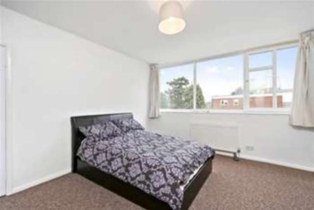  Image of 2 bedroom Maisonette to rent in River View Hollies Court Addlestone KT15 at Addlestone, KT15 2NA