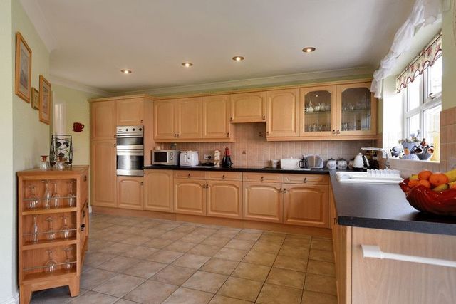  Image of 4 bedroom Detached house for sale in Holme Close Thorpe-on-the-Hill Lincoln LN6 at Holme Close Thorpe-on-the-Hill Lincoln, LN6 9FB