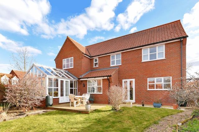  Image of 4 bedroom Detached house for sale in Holme Close Thorpe-on-the-Hill Lincoln LN6 at Holme Close Thorpe-on-the-Hill Lincoln, LN6 9FB