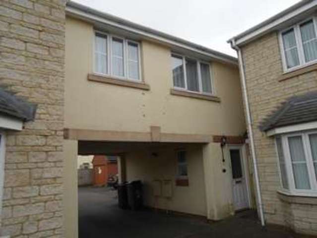  Image of 1 bedroom Flat to rent in Honeysuckle Close Calne SN11 at Honeysuckle Close  Calne, SN11 9US