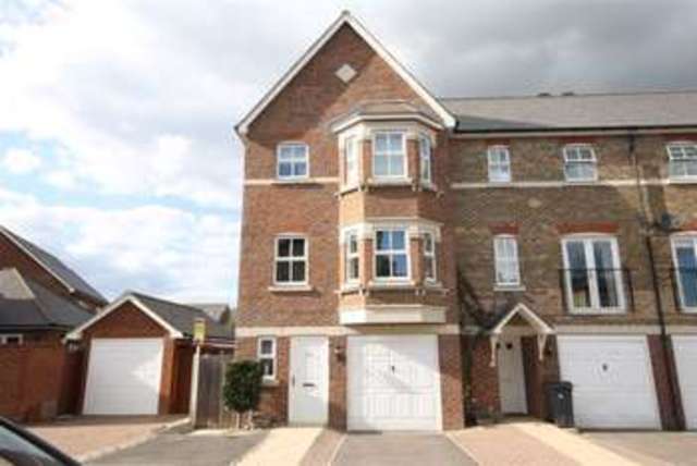  Image of 4 bedroom End of Terrace to rent in Horton Crescent Epsom KT19 at Horton Crescent  Epsom, KT19 8AA