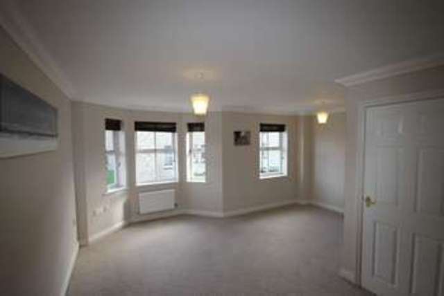  Image of 4 bedroom End of Terrace to rent in Horton Crescent Epsom KT19 at Horton Crescent  Epsom, KT19 8AA