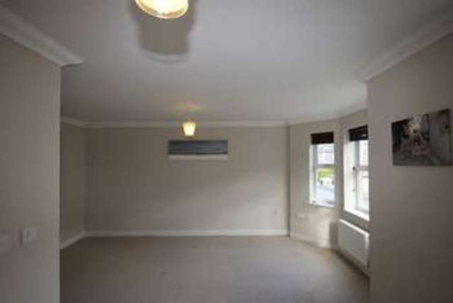  Image of 4 bedroom End of Terrace to rent in Horton Crescent Epsom KT19 at Horton Crescent  Epsom, KT19 8AA
