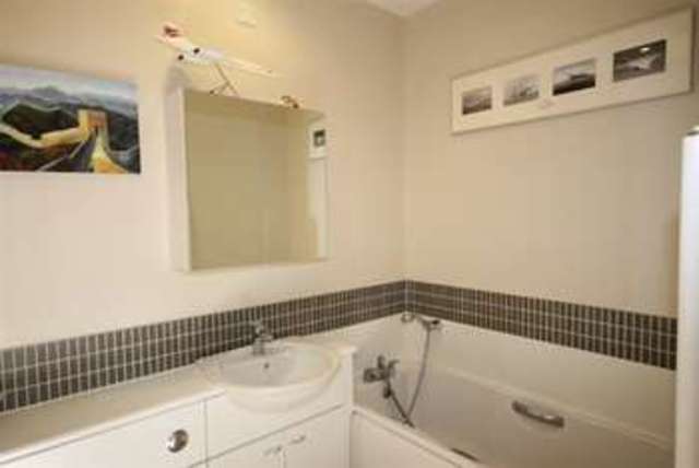  Image of 4 bedroom End of Terrace to rent in Horton Crescent Epsom KT19 at Horton Crescent  Epsom, KT19 8AA