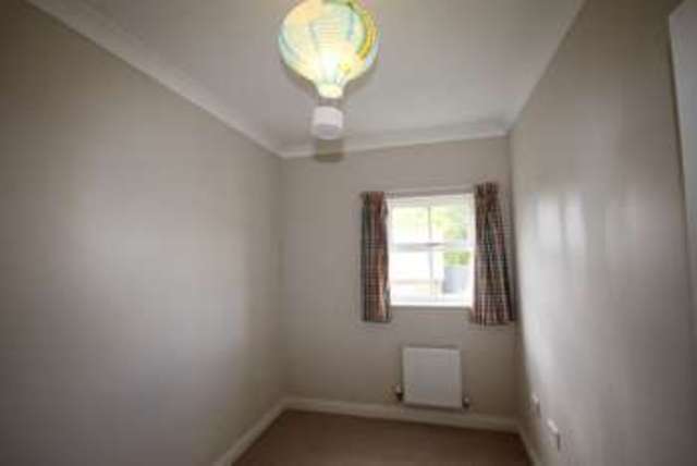  Image of 4 bedroom End of Terrace to rent in Horton Crescent Epsom KT19 at Horton Crescent  Epsom, KT19 8AA