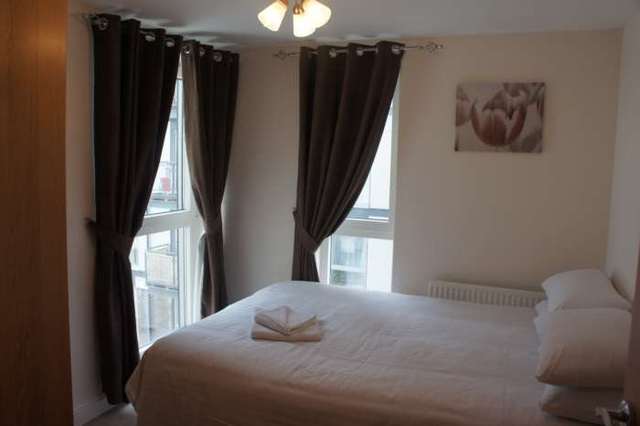  Image of 2 bedroom Apartment to rent in Commonwealth Drive Crawley RH10 at Howlands Court Commonwealth Drive Crawley, RH10 1AU
