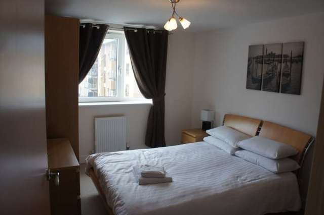  Image of 2 bedroom Apartment to rent in Commonwealth Drive Crawley RH10 at Howlands Court Commonwealth Drive Crawley, RH10 1AU
