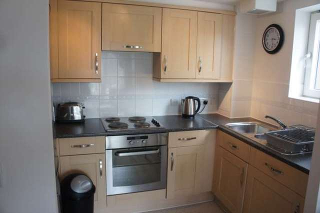  Image of 2 bedroom Apartment to rent in Commonwealth Drive Crawley RH10 at Howlands Court Commonwealth Drive Crawley, RH10 1AU