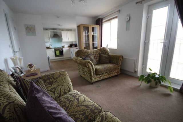  Image of 2 bedroom Flat for sale in Hylton Avenue Skelton-in-Cleveland Saltburn-by-the-Sea TS12 at Hylton Avenue Skelton-In-Cleveland Saltburn-By-The-Sea, TS12 2EP