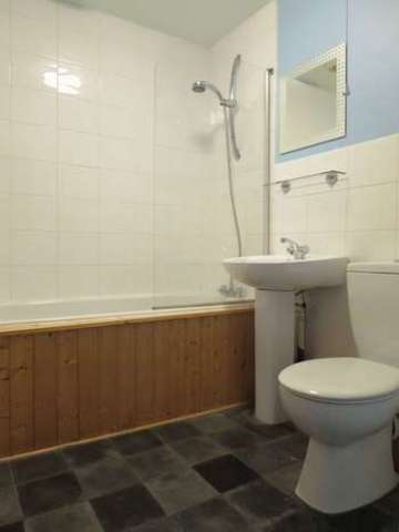  Image of 2 bedroom Flat to rent in Ibbetson Mews Churwell Morley Leeds LS27 at Ibbetson Mews Morley Leeds, LS27 7UH