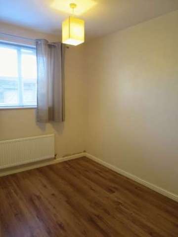  Image of 2 bedroom Flat to rent in Ibbetson Mews Churwell Morley Leeds LS27 at Ibbetson Mews Morley Leeds, LS27 7UH