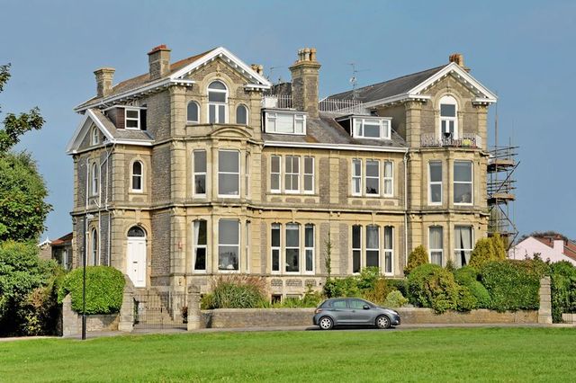  Image of 2 bedroom Flat for sale in Ivywell Road Bristol BS9 at Ivywell Road Sneyd Park Bristol, BS9 1NX