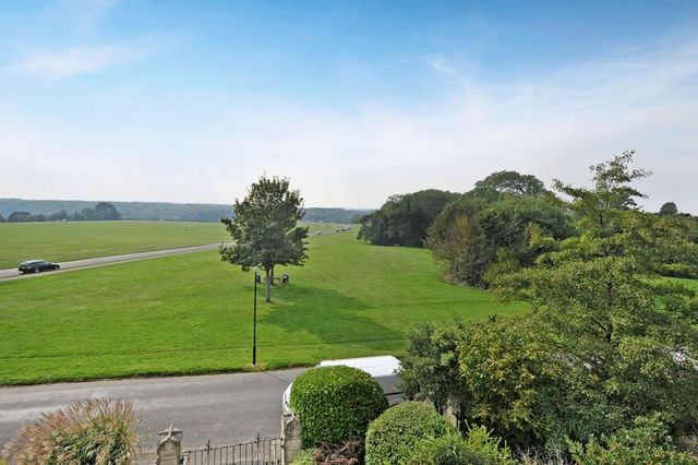  Image of 2 bedroom Flat for sale in Ivywell Road Bristol BS9 at Ivywell Road Sneyd Park Bristol, BS9 1NX