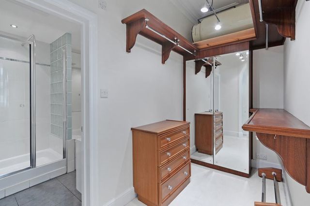  Image of 2 bedroom Flat for sale in Ivywell Road Bristol BS9 at Ivywell Road Sneyd Park Bristol, BS9 1NX