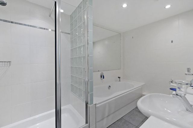  Image of 2 bedroom Flat for sale in Ivywell Road Bristol BS9 at Ivywell Road Sneyd Park Bristol, BS9 1NX