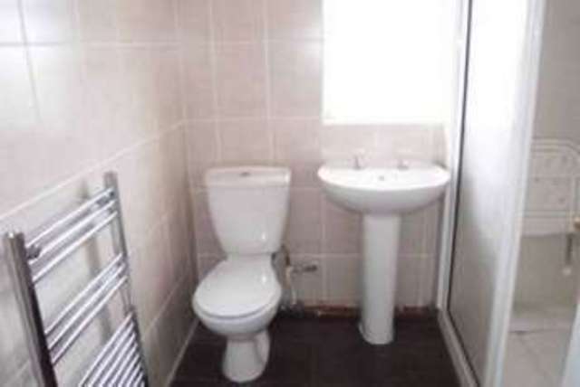  Image of 2 bedroom Flat for sale in Kenilworth Crescent Parkfields Wolverhampton WV4 at Lanesfield Wolverhampton Ettingshall, WV4 6SU