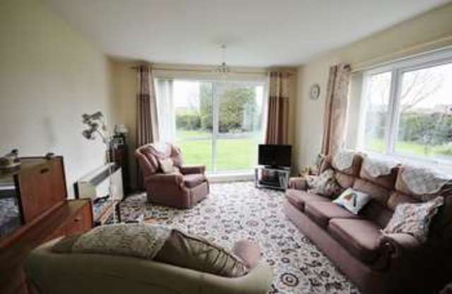  Image of 2 bedroom Flat for sale in Kenn Road Clevedon BS21 at Kenn Road  Clevedon, BS21 6LB