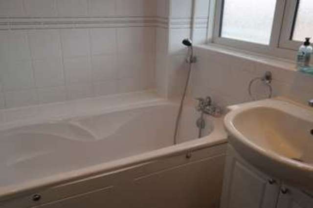  Image of 3 bedroom Flat to rent in Penn Road Beaconsfield HP9 at Penn Road  Beaconsfield, HP9 2QA