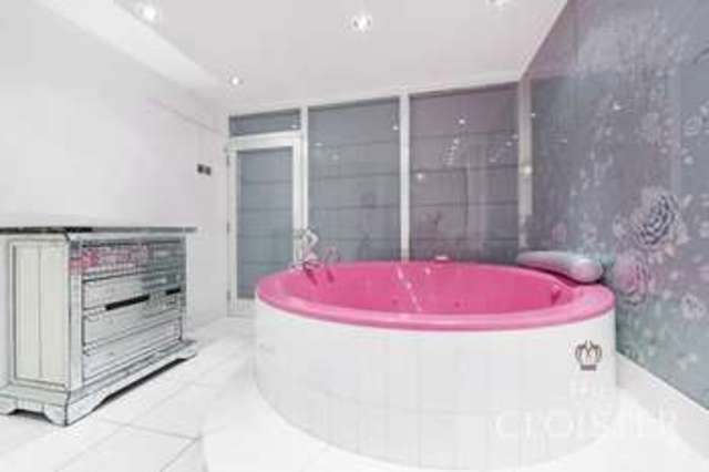  Image of 2 bedroom Flat for sale in Knightsbridge London SW7 at Knightsbridge  London, SW7 1RH