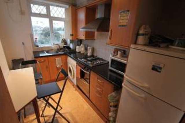  Image of 2 bedroom Flat to rent in Knyveton Road Boscombe Bournemouth BH1 at Knyveton Road  Bournemouth, BH1 3QW