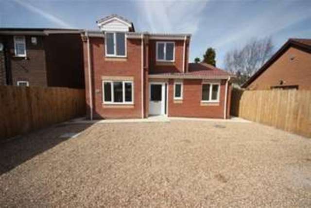  Image of 3 bedroom Detached house to rent in Laburnum Garth York YO31 at York, YO31 9LU
