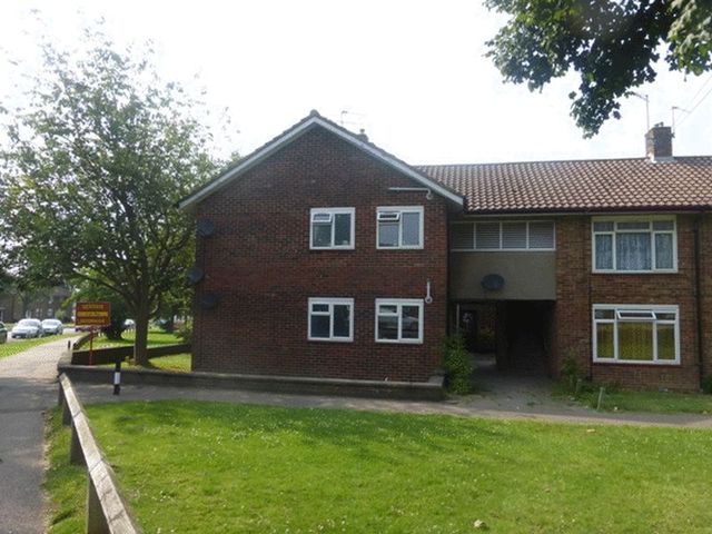  Image of 2 bedroom Flat to rent in Langley Drive Crawley RH11 at Langley Drive Langley Green CRAWLEY, RH11 7TG