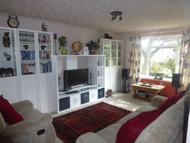  Image of 2 bedroom Flat to rent in Langley Drive Crawley RH11 at Langley Drive Langley Green CRAWLEY, RH11 7TG