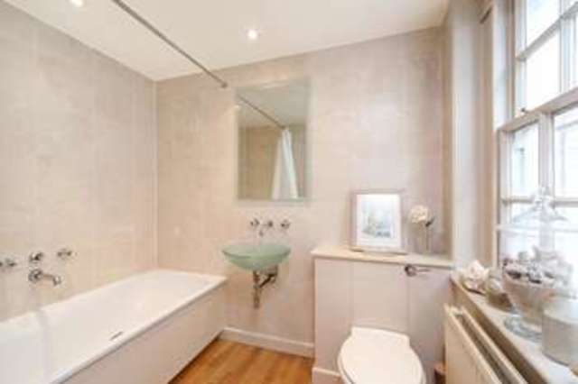  Image of 3 bedroom Flat to rent in Lansdowne Road London W11 at Lansdowne Road  London, W11 3AG
