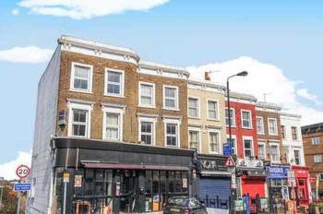  Image of 1 bedroom Flat for sale in Lavender Hill London SW11 at Battersea, SW11 5RQ