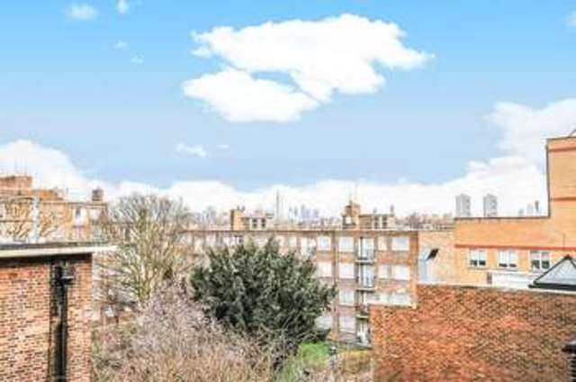  Image of 1 bedroom Flat for sale in Lavender Hill London SW11 at Battersea, SW11 5RQ