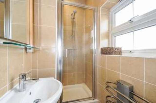  Image of 1 bedroom Flat for sale in Lavender Hill London SW11 at Battersea, SW11 5RQ
