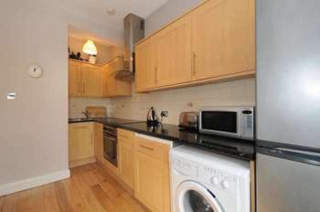  Image of 1 bedroom Flat for sale in Lavender Hill London SW11 at Battersea, SW11 5RQ