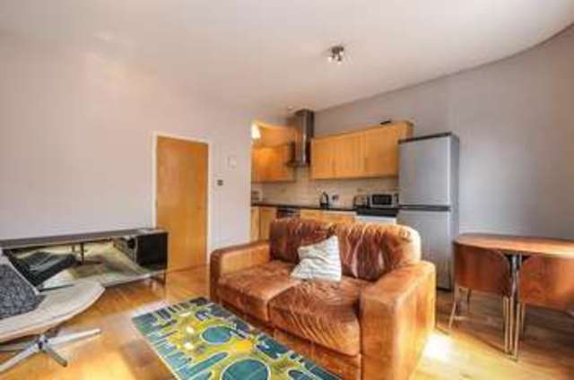  Image of 1 bedroom Flat for sale in Lavender Hill London SW11 at Battersea, SW11 5RQ