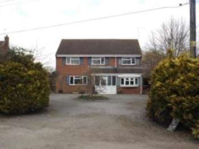  Image of 4 bedroom Detached house for sale in Leasowes Road Offenham Evesham WR11 at Offenham Evesham Offenham, WR11 8RQ