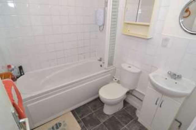  Image of 1 bedroom Flat for sale in Lesney Gardens Rochford SS4 at Lesney Gardens  Rochford, SS4 1TZ
