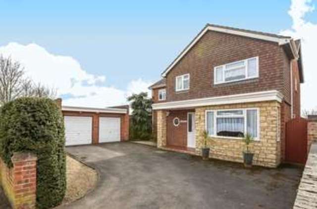  Image of 5 bedroom Detached house for sale in Lower Radley Lower Radley Abingdon OX14 at 18 Lower Radley Radley Abingdon, OX14 3AX