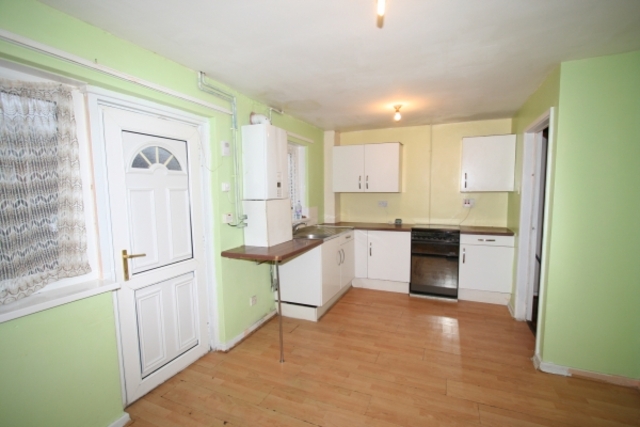  Image of 3 bedroom Terraced house to rent in Lyefield Walk Rochdale OL16 at Rochdale OL16 5SR Rochdale, OL16 5SR